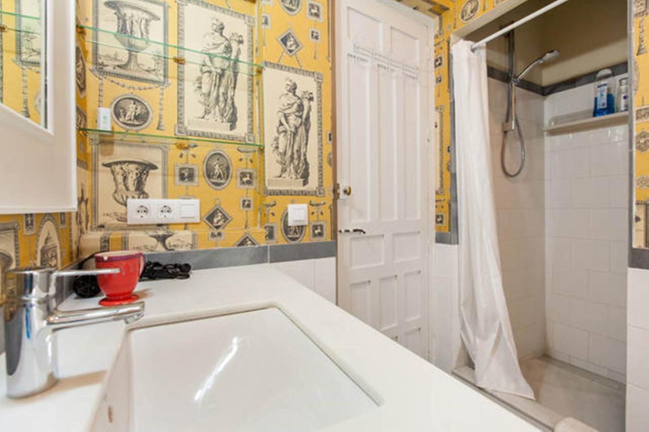 Apartamentos Rg Arenal Sevilla Rum bild