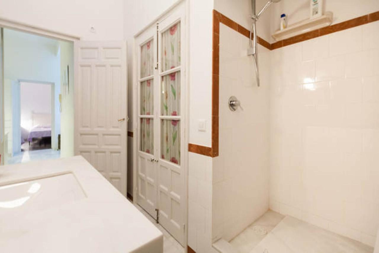 Apartamentos Rg Arenal Sevilla Rum bild