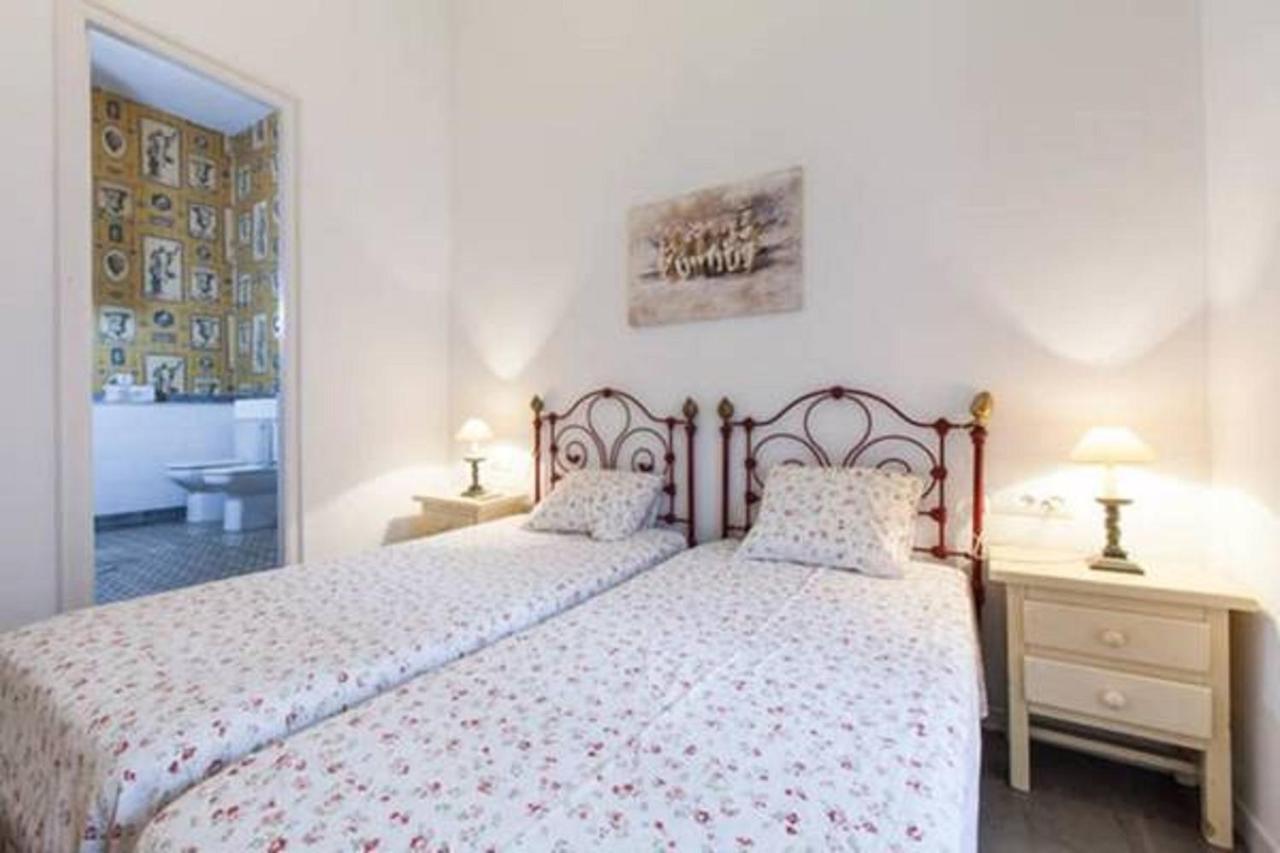 Apartamentos Rg Arenal Sevilla Rum bild