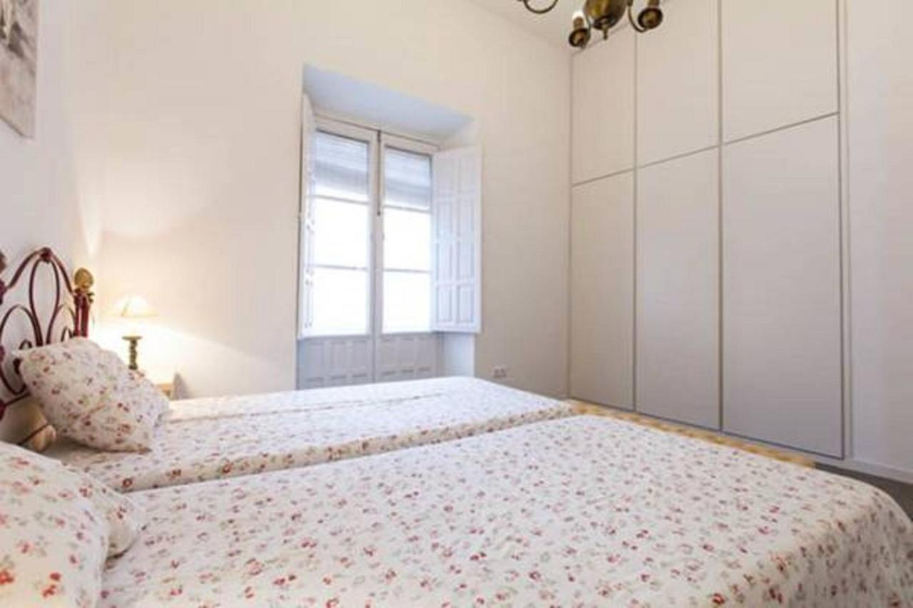 Apartamentos Rg Arenal Sevilla Rum bild