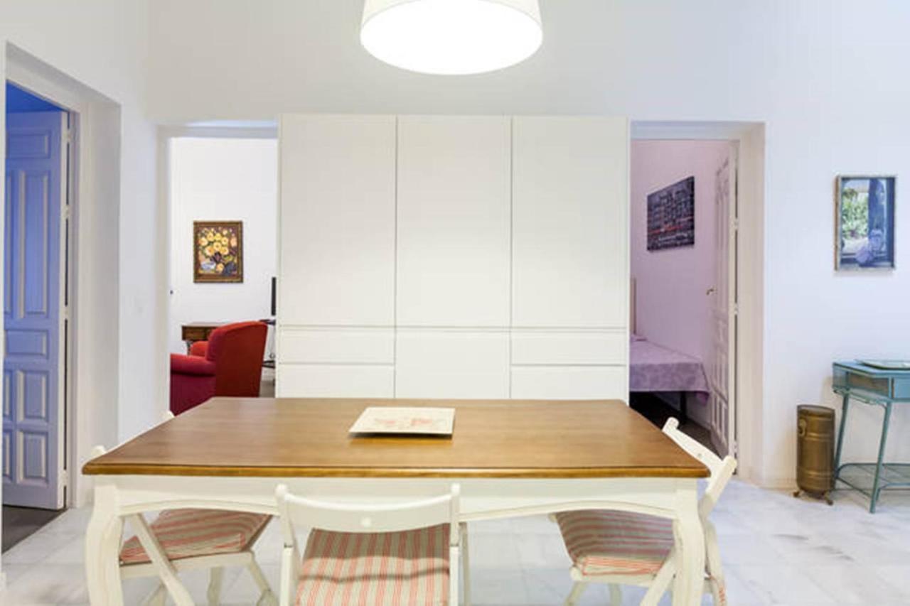 Apartamentos Rg Arenal Sevilla Rum bild