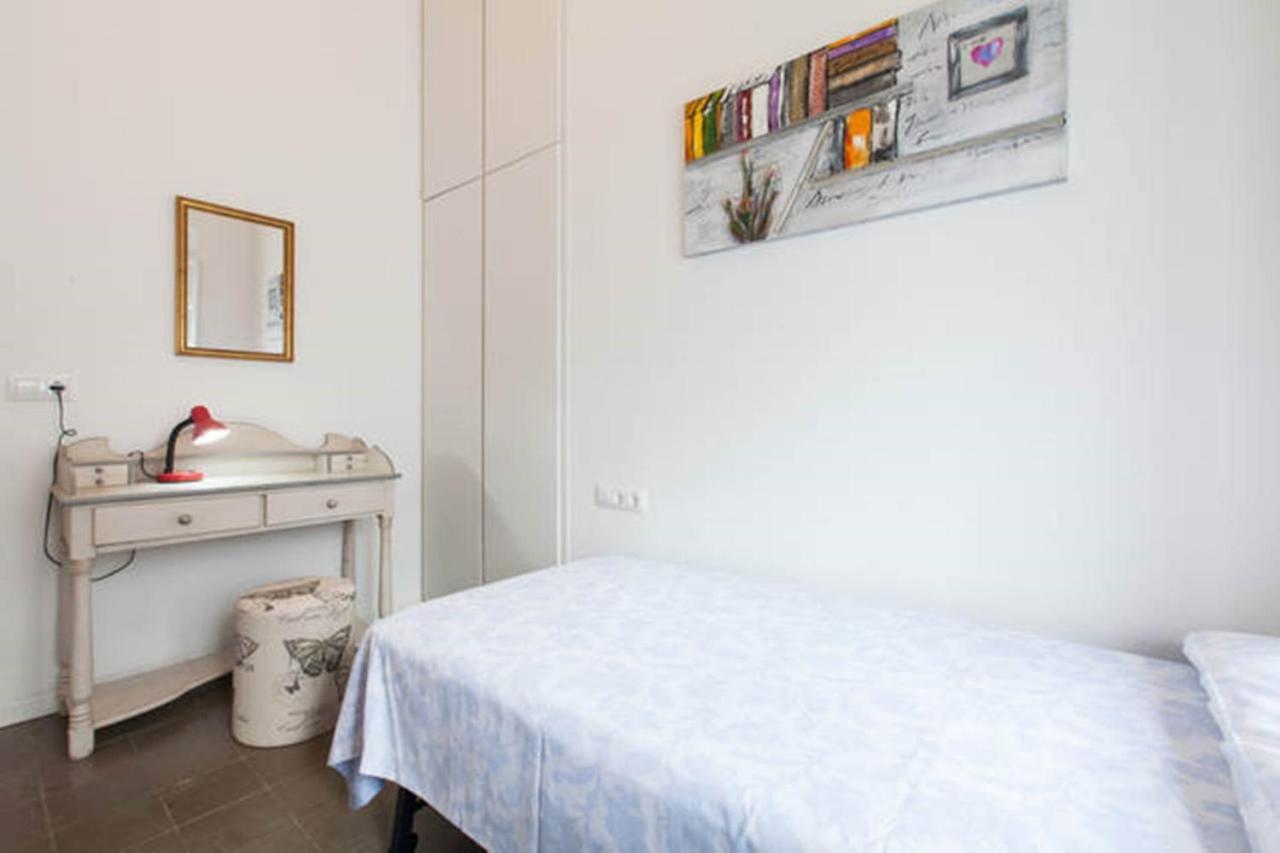 Apartamentos Rg Arenal Sevilla Rum bild