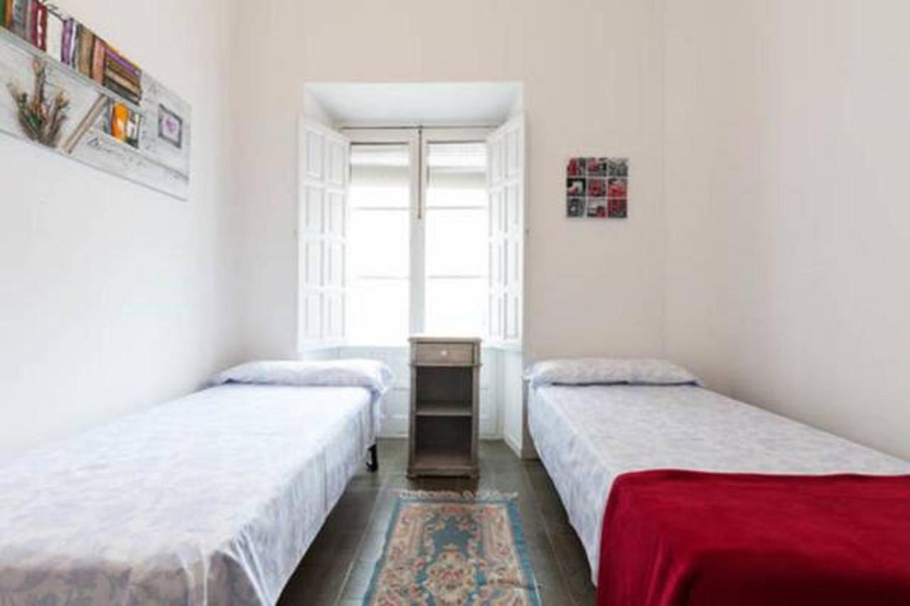 Apartamentos Rg Arenal Sevilla Rum bild