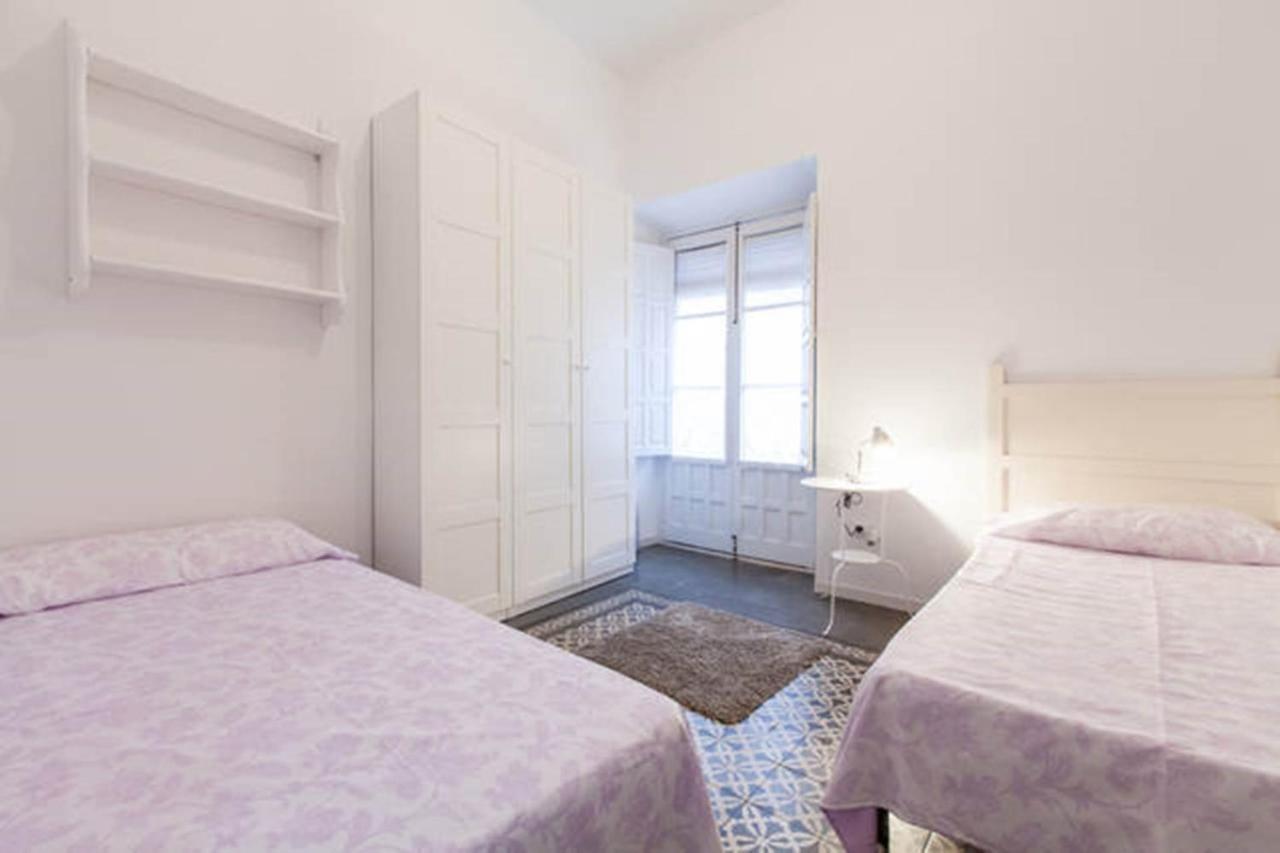 Apartamentos Rg Arenal Sevilla Rum bild