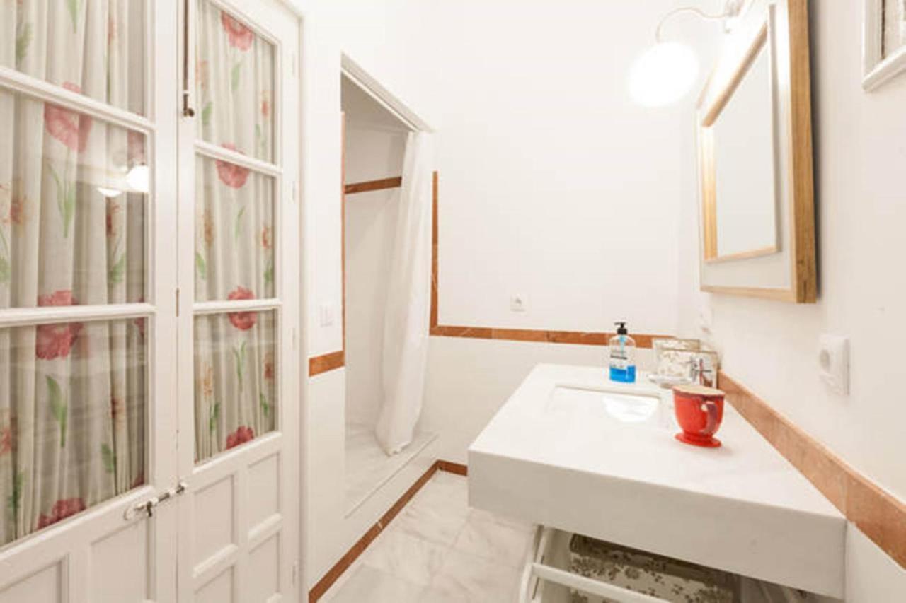 Apartamentos Rg Arenal Sevilla Rum bild