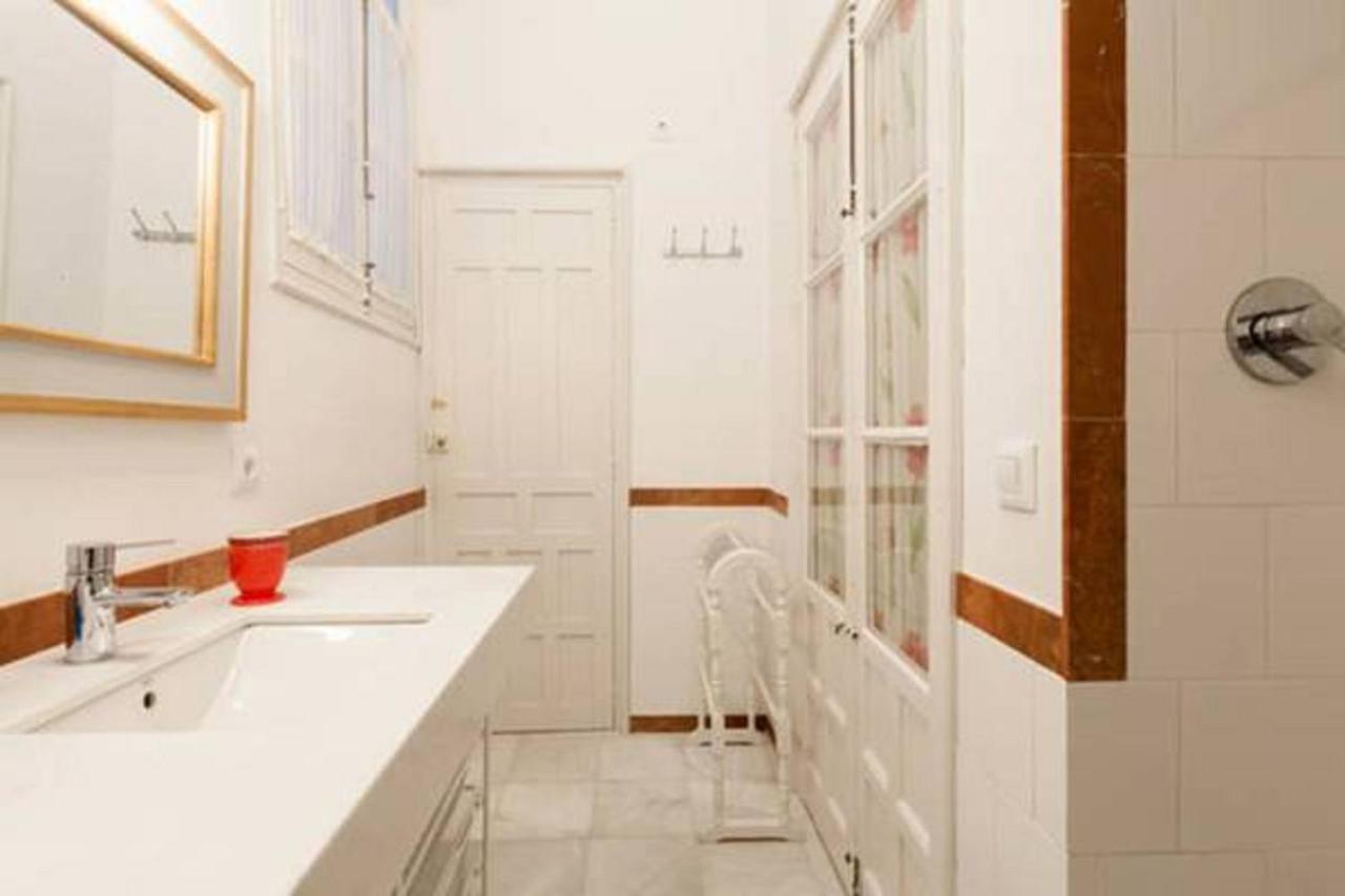 Apartamentos Rg Arenal Sevilla Rum bild