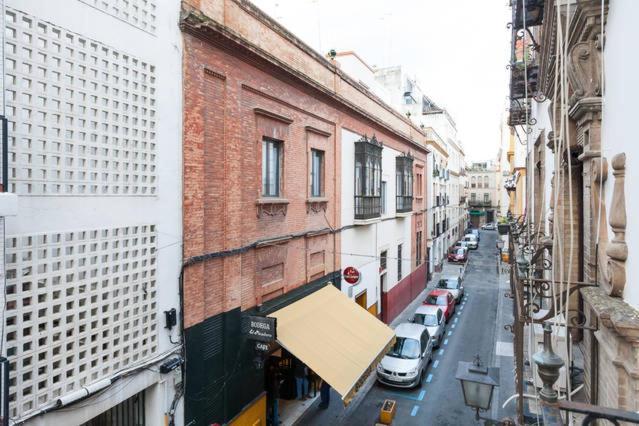 Apartamentos Rg Arenal Sevilla Rum bild